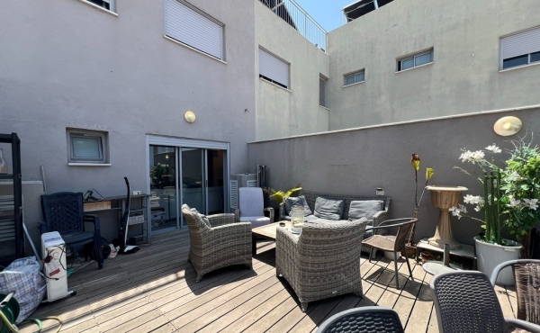 Florentine 3 rooms 65 sqm Terrace 35 sqm Parking Apartment for sale in Tel Aviv