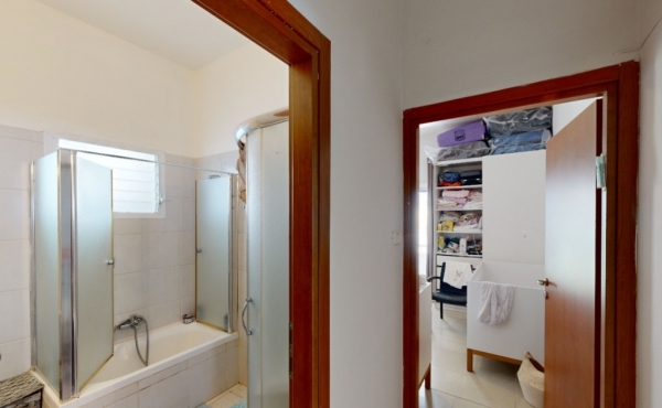 Sderot Motskin 3 rooms 87 sqm High ceilings Lift Apartment for sale in Tel Aviv