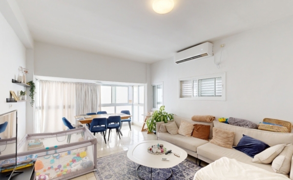 Sderot Motskin 3 rooms 87 sqm High ceilings Lift Apartment for sale in Tel Aviv