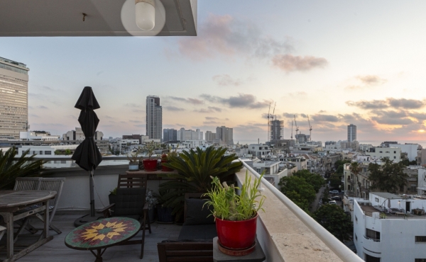 Rothschild area 2 bedrooms fully furnished for short term rental in Tel Aviv