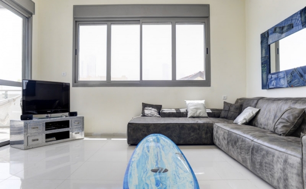 Rabbi Meir Penthouse 4 bedrooms 140 sqm Terace 60 sqm Lift Parking Apartment for sale in Tel Aviv