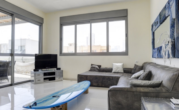 Rabbi Meir Penthouse 4 bedrooms 140 sqm Terace 60 sqm Lift Parking Apartment for sale in Tel Aviv