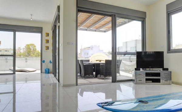 Rabbi Meir Penthouse 4 bedrooms 140 sqm Terace 60 sqm Lift Parking Apartment for sale in Tel Aviv