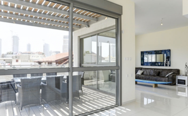 Rabbi Meir Penthouse 4 bedrooms 140 sqm Terace 60 sqm Lift Parking Apartment for sale in Tel Aviv