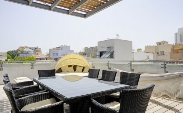 Rabbi Meir Penthouse 4 bedrooms 140 sqm Terace 60 sqm Lift Parking Apartment for sale in Tel Aviv