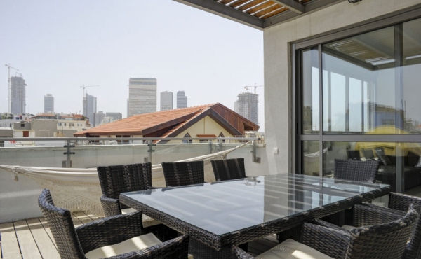 Rabbi Meir Penthouse 4 bedrooms 140 sqm Terace 60 sqm Lift Parking Apartment for sale in Tel Aviv