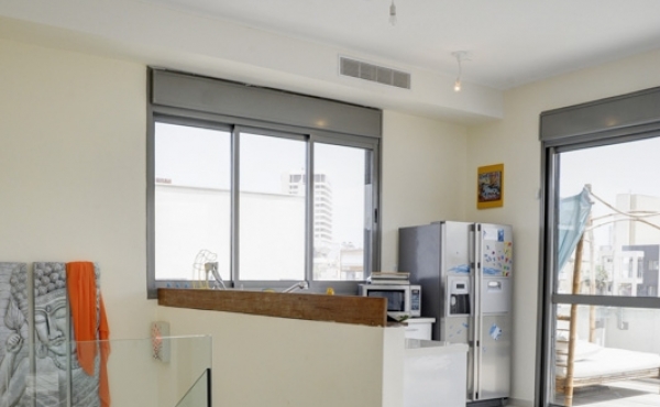 Rabbi Meir Penthouse 4 bedrooms 140 sqm Terace 60 sqm Lift Parking Apartment for sale in Tel Aviv