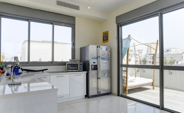 Rabbi Meir Penthouse 4 bedrooms 140 sqm Terace 60 sqm Lift Parking Apartment for sale in Tel Aviv