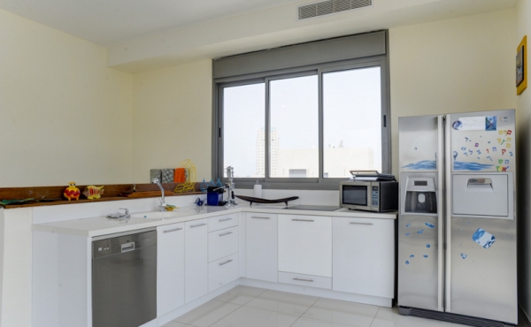 Rabbi Meir Penthouse 4 bedrooms 140 sqm Terace 60 sqm Lift Parking Apartment for sale in Tel Aviv