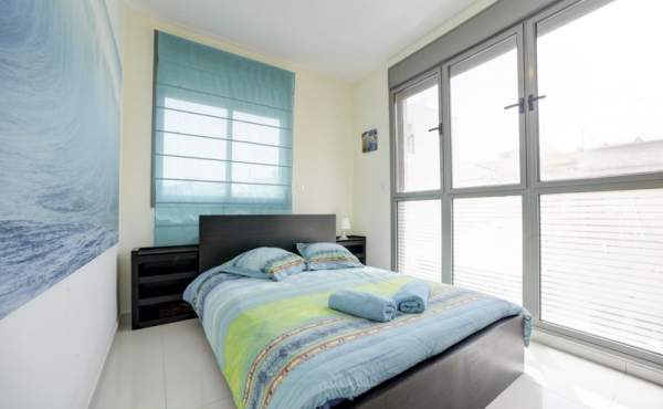 Rabbi Meir Penthouse 4 bedrooms 140 sqm Terace 60 sqm Lift Parking Apartment for sale in Tel Aviv